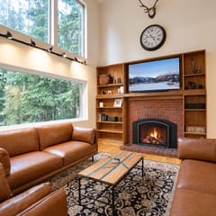 Evergreen Escape: Private Hot Tub & Sauna, On Shuttle Route