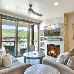 Blue River Flats Lookout: High-End Finishes w/ Mountain Views