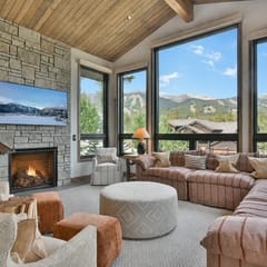 Lonestar Lodge: Sweeping Mountain Views, Hot Tub & Patio