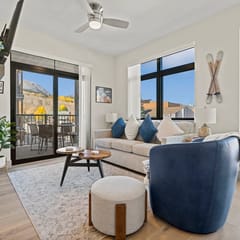 Skywalk Flats Mountainview Condo: Downtown, Rooftop Hot Tubs