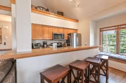 Los Pinos Pine Cone Condo: Stroll To Lift - Image 4