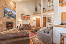 Los Pinos Pine Cone Condo: Stroll To Lift - Image 3