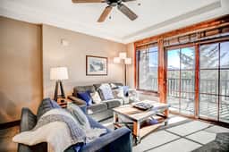 Crystal Peak Mountaineer Condo: Ski-In, Ski-Out Luxury - Image 3