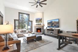 Red Hawk Townhome - Walk to Lifts, Pool/Hot Tub Access - Image 2