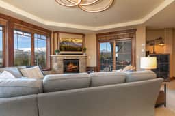 Crystal Peak Expedition Condo: Ski-In, Ski-Out Luxury - Image 2