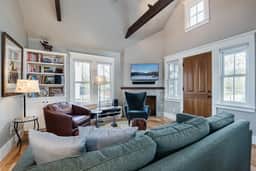 Plum Cottage: Gorgeous Historic Home - Image 2