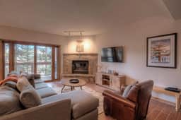 Los Pinos Pine Bough Condo: Walk to the Lifts, Close to Town - Image 2