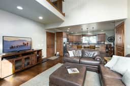 Ridgeview Court Townhome: Incredible Rooftop Deck - Image 4