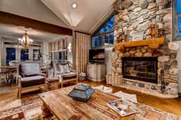 Boulder Ridge Haus: Slopeside Elegance - Image 4