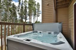 Elk Ridge Retreat Townhome: Private Hot Tub & Pool Access - Image 2