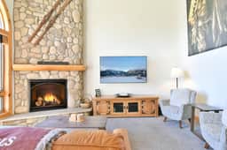 Elk Ridge Retreat Townhome: Private Hot Tub & Pool Access - Image 3