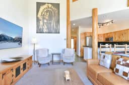 Elk Ridge Retreat Townhome: Private Hot Tub & Pool Access - Image 4