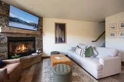 River Mountain Lodge Downtown Condo - Ski In, Mountain Views, Pool/Hot Tub - Image 2