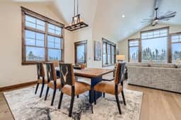 Deere Retreat Home: Hot Tub, Stylish - Image 4