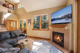 Highland Greens Townhome: Long-Stay Lodging, Private Hot Tub - Image 3