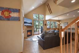 Highland Greens Townhome: Long-Stay Lodging, Private Hot Tub - Image 4