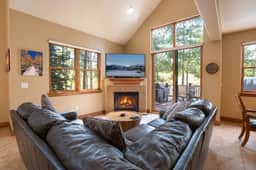 Highland Greens Townhome: Long-Stay Lodging, Private Hot Tub - Image 5