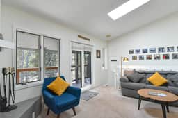 Windwood Bluebird Townhome - Walk to Town, Close to Everything! - Image 4