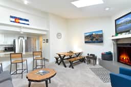 Windwood Bluebird Townhome - Walk to Town, Close to Everything! - Image 2