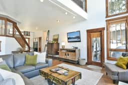Shekel Haus – Luxury Mountain Retreat w/ Views & Hot Tub - Image 5