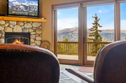 Sun Breck Lodge - Panoramic Mountain Views & Hot Tub - Image 3