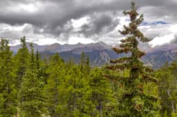 Sun Breck Lodge - Panoramic Mountain Views & Hot Tub - Image 4