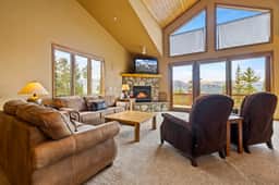 Sun Breck Lodge - Panoramic Mountain Views & Hot Tub - Image 2