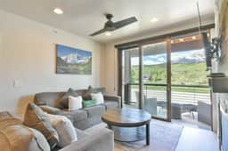 Blue River Flats Lookout: High-End Finishes w/ Mountain Views - Image 2