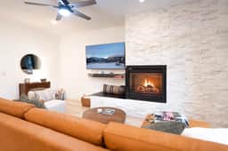 River West Rivers And Roads Condo: Mountain Views, Shared Hot Tubs - Image 2