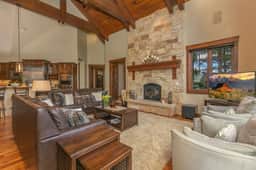 Snowy Point Chalet: True Mountain Luxury - Image 5