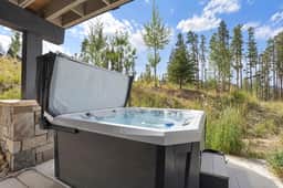 Eagle Ridge Lookout: Private Hot Tub, Mountain Views - Image 2