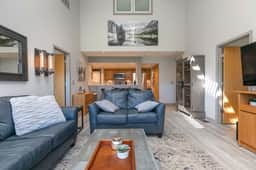 Lake Forest Lakeview Condo: Mountain Views, Close to Town - Image 5