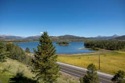 Lake Forest Lakeview Condo: Mountain Views, Close to Town - Image 3
