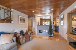 Sunrise Ridge Townhome: Hot Tub, Stunning Views - Image 3