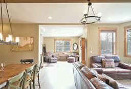 Rachel Lane Home: Views, Style, Hot Tub - Image 2