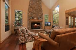 Silverbell Chalet: Private Hot Tub, Mountain Views - Image 2