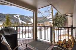 Cinnamon Ridge Après Ski Retreat: Private Hot Tub + Walk to Slopes - Image 4