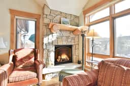 Mt. Victoria Lodge Crestline Condo: Downtown, Nicely Appointed - Image 3