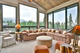 Lonestar Lodge: Sweeping Mountain Views, Hot Tub & Patio - Image 4