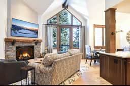 Highlander Townhome: Walk to Lifts, Walk to Town, Close to Everything! - Image 2