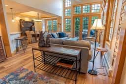 White Wolf Mountain Air Townhome: Elegant Retreat - Image 2