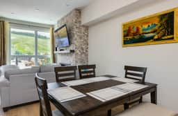 Fourth Street Crossing Traverse Townhome: Stylish Retreat - Image 3
