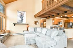 Belle Vue Estate: Mountain Views and Private Hot Tub - Image 5