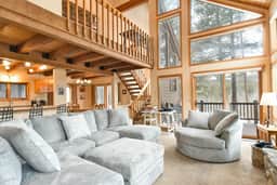 Belle Vue Estate: Mountain Views and Private Hot Tub - Image 4