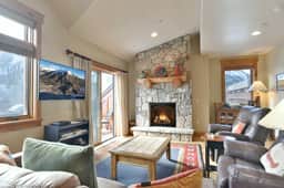Mt. Victoria Lodge Penthouse Condo: Downtown, Hot Tub - Image 3