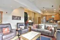 Mt. Victoria Lodge Penthouse Condo: Downtown, Hot Tub - Image 4