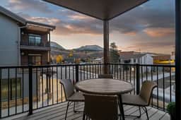 Skywalk Flats Mountainview Condo: Downtown, Rooftop Hot Tubs - Image 3