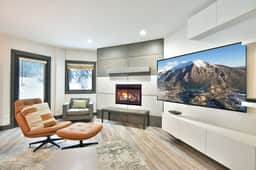 Village Chateaux Après-Ski Condo: Ski In/Out, Resort Amenities - Image 3
