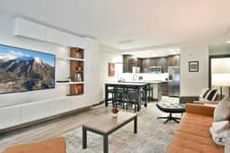 Village Chateaux Après-Ski Condo: Ski In/Out, Resort Amenities - Image 4