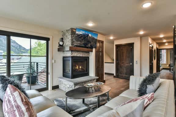 Frisco Gold Townhome: Downtown Luxury, Great Views - Image 1